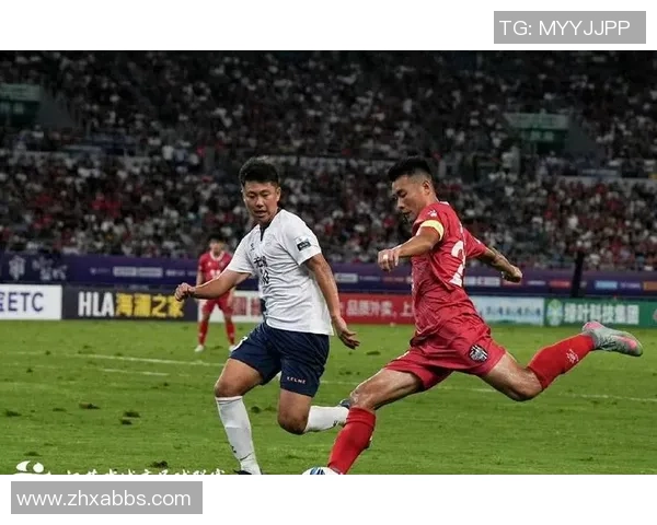 奶狗足球星崛起记：从草根到顶尖球员的逆袭之路